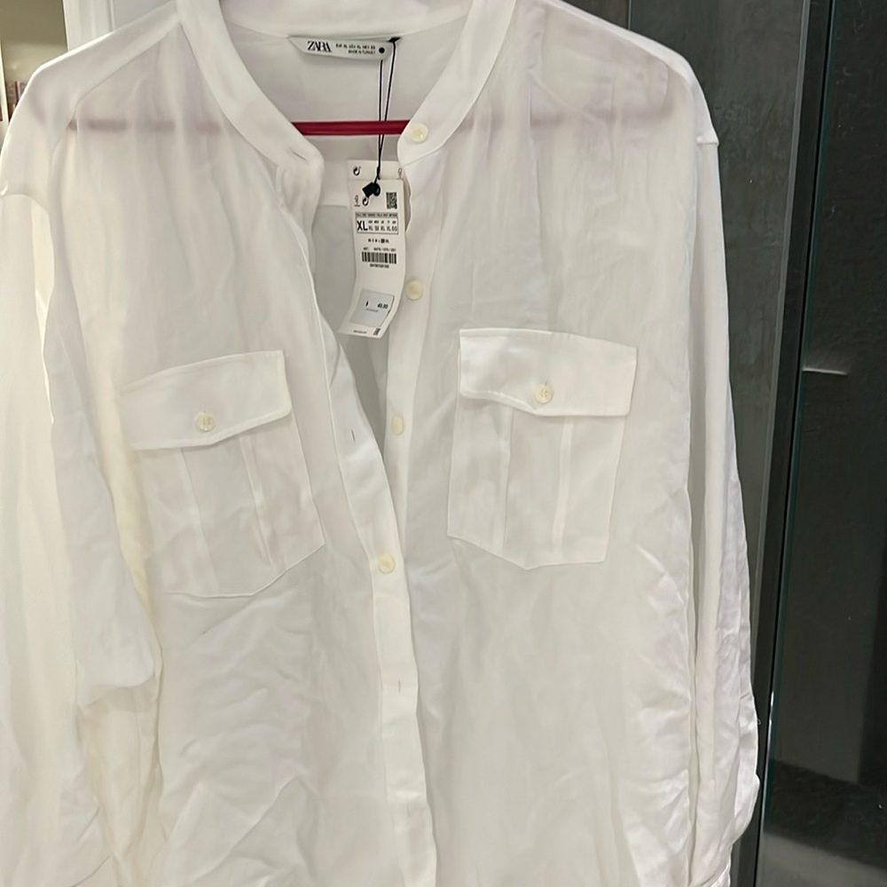 *BRAND NEW* ZARA BLOUSE WITH TAG!